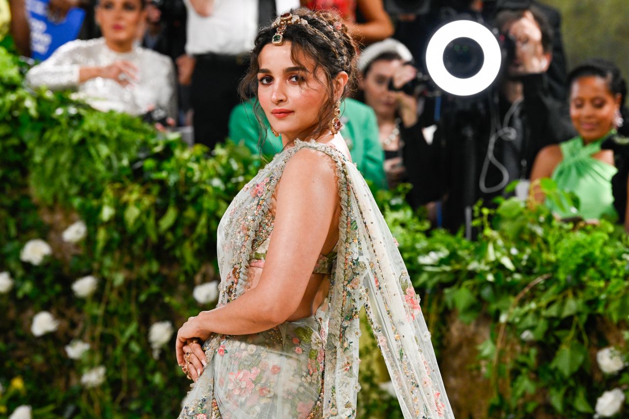 ALIA BHATT AT MET GALA 2024 IN NEW YORK CITY2